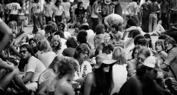 Fans wait outside Busch Stadium for Superjam 1978